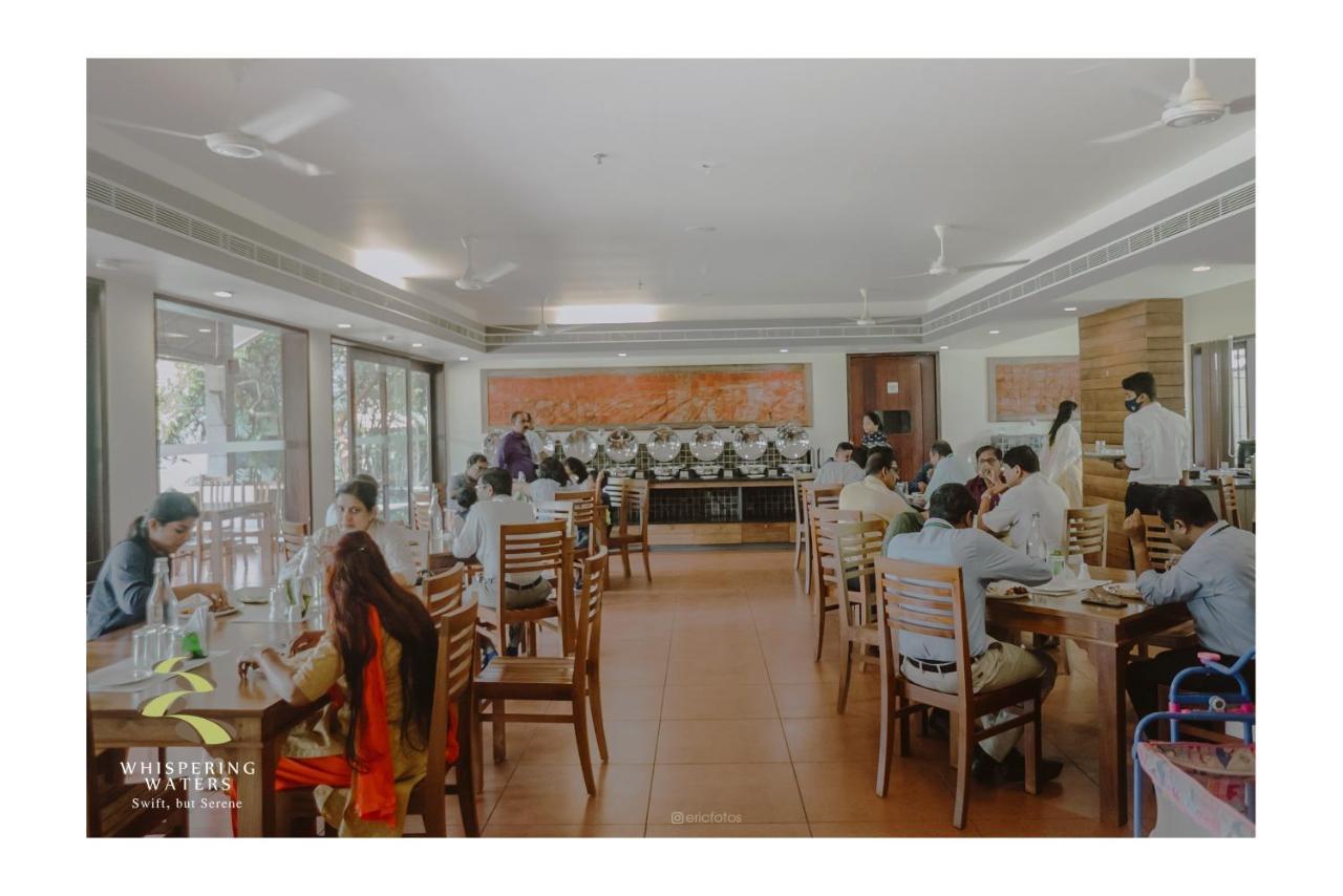 Whispering Waters Hotell Malayāttūr Eksteriør bilde