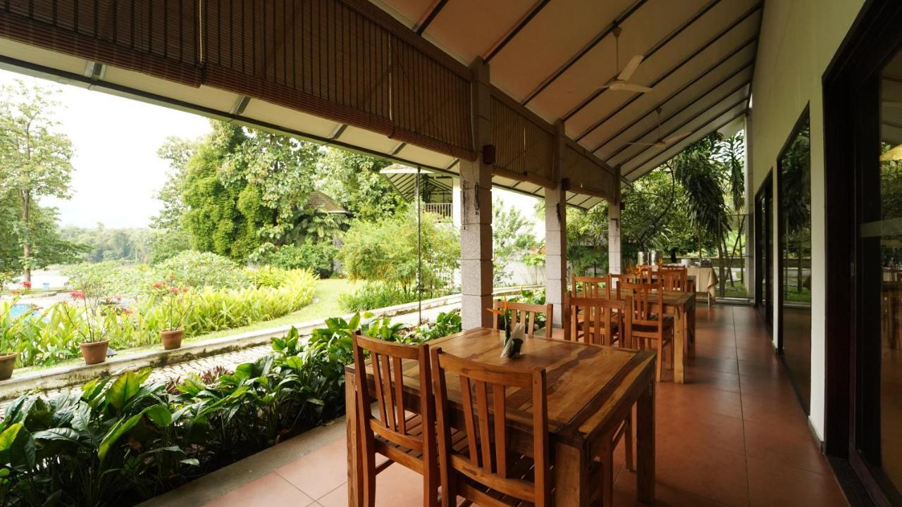 Whispering Waters Hotell Malayāttūr Eksteriør bilde