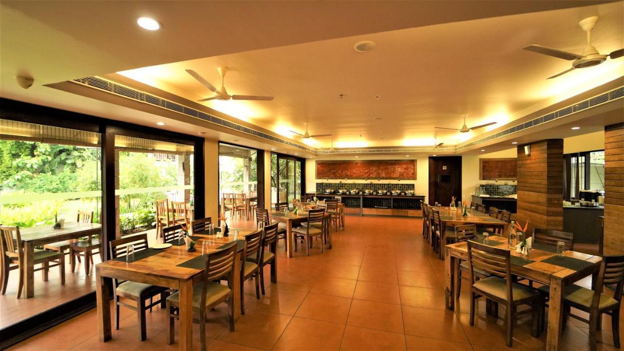 Whispering Waters Hotell Malayāttūr Eksteriør bilde